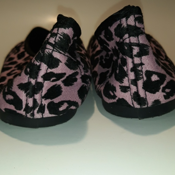 Animal Print Slip-On Flats - Picture 4 of 5